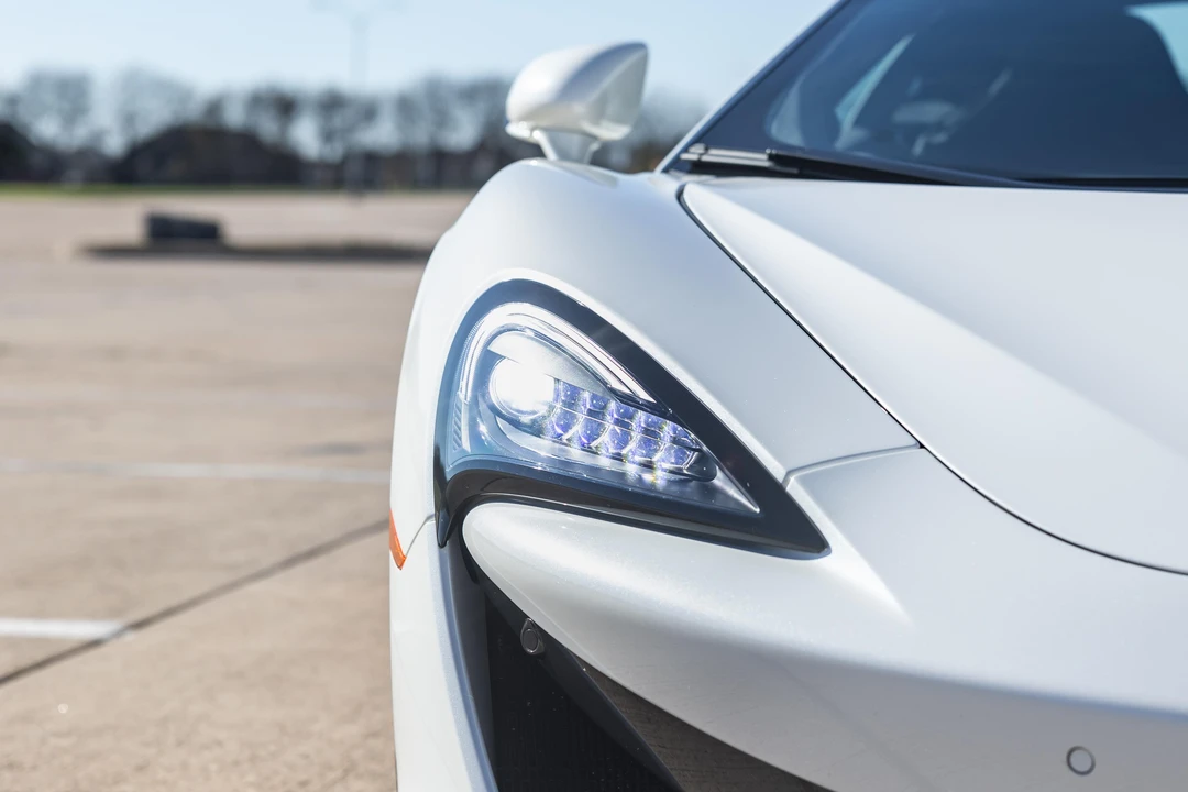 2017 McLaren 570GT - Image 16 of 31