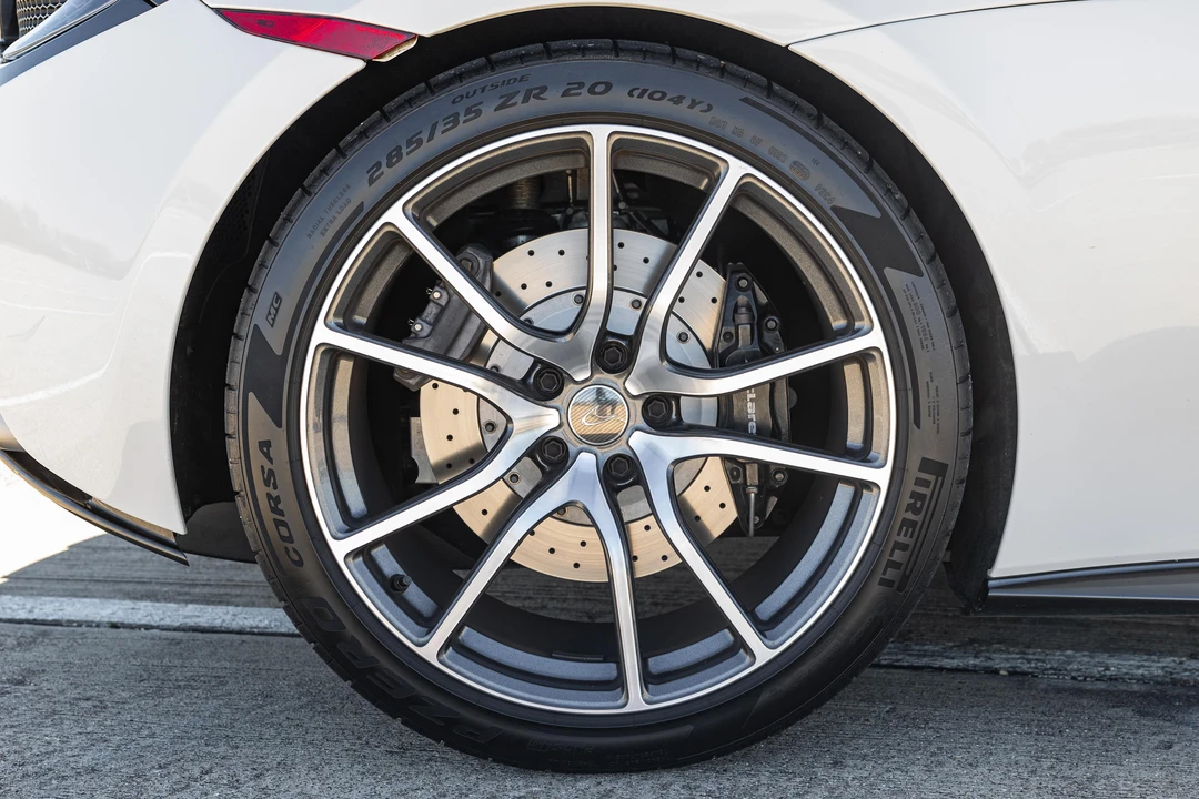 2017 McLaren 570GT - Image 24 of 31