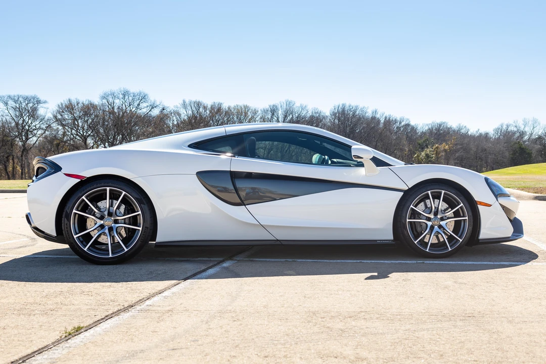 2017 McLaren 570GT - Image 8 of 31