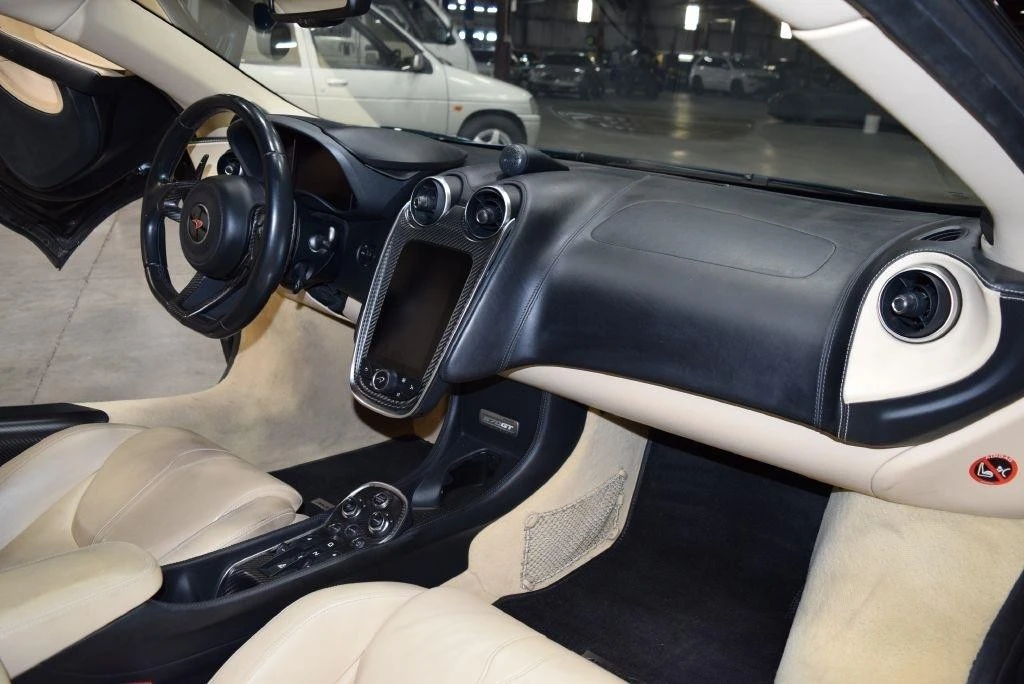 2017 McLaren 570GT - Image 25 of 31