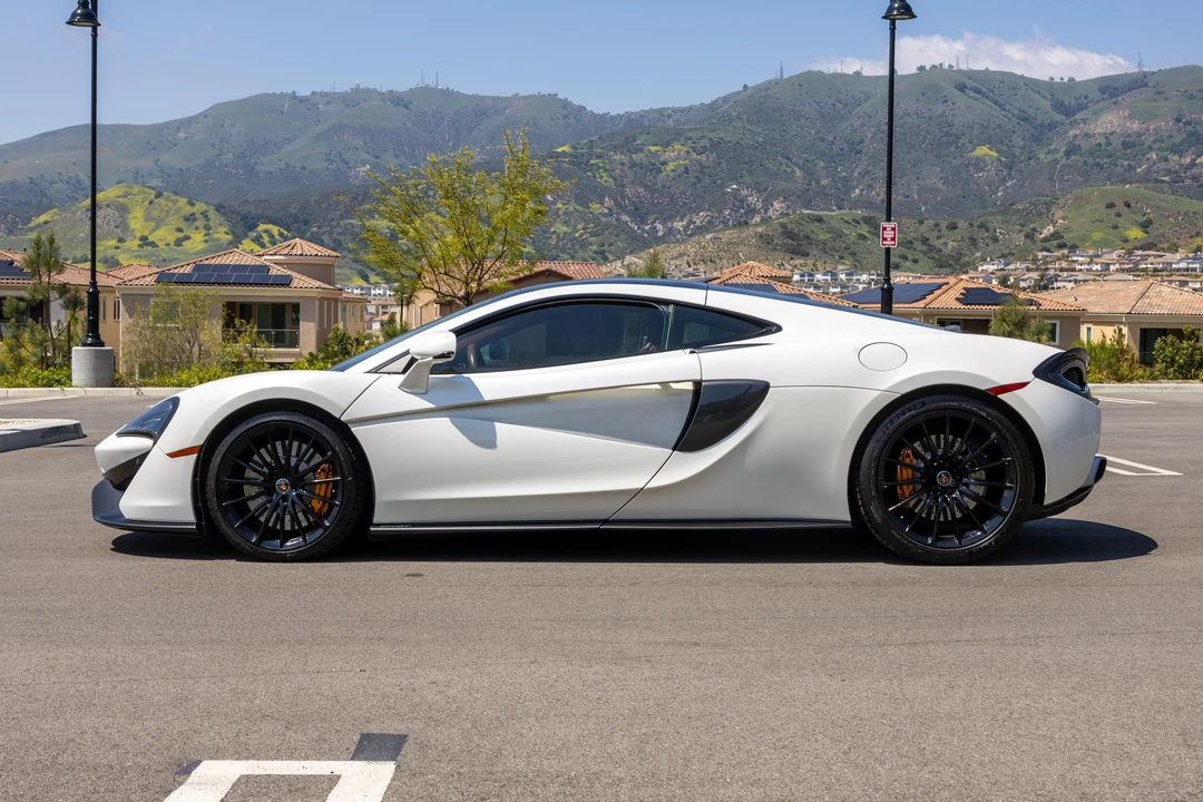 2017 McLaren 570GT - Image 6 of 31
