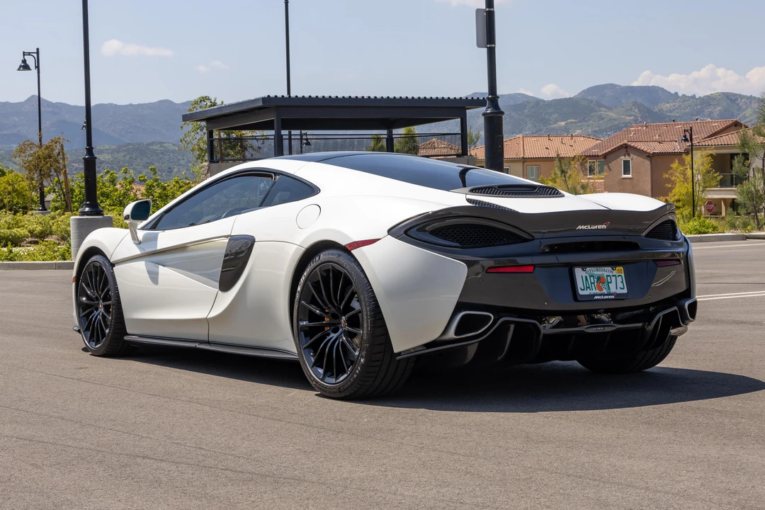 2017 McLaren 570GT - Image 7 of 31