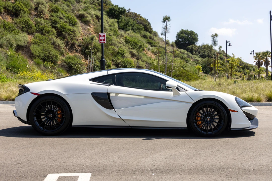 2017 McLaren 570GT - Image 3 of 31
