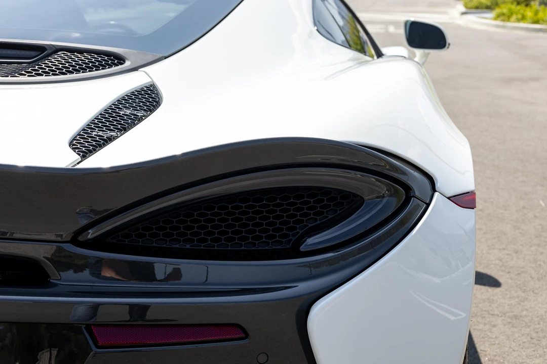 2017 McLaren 570GT - Image 28 of 31