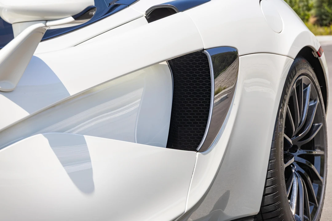 2017 McLaren 570GT - Image 16 of 31