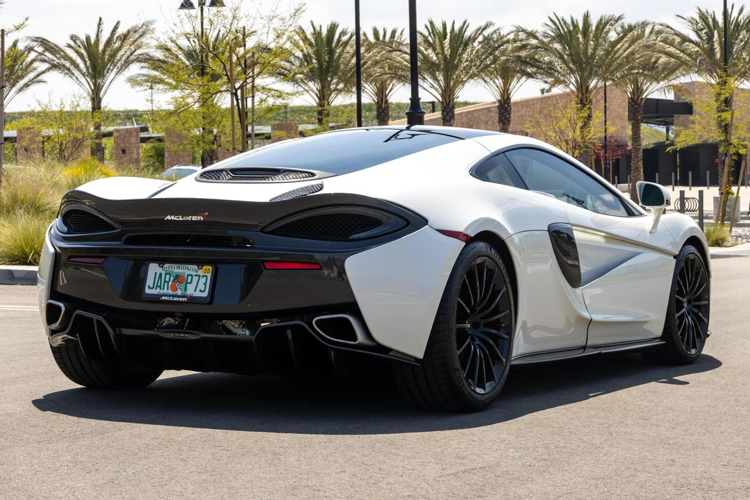 2017 McLaren 570GT - Image 4 of 31