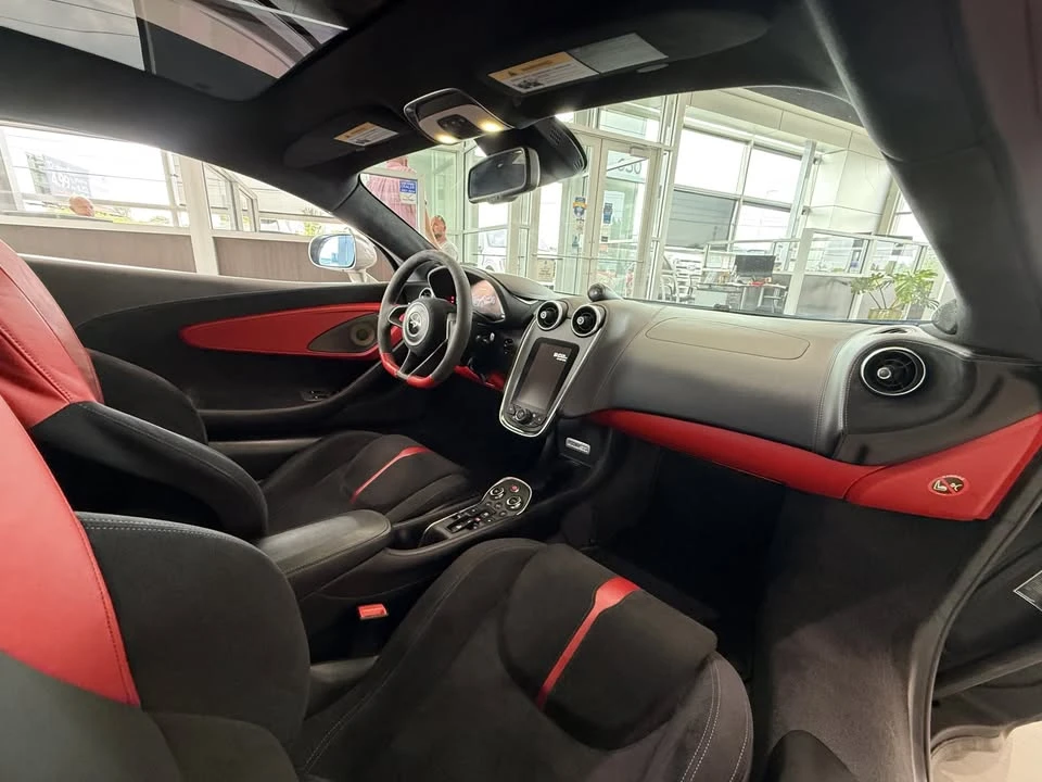 2017 McLaren 570GT - Image 13 of 18