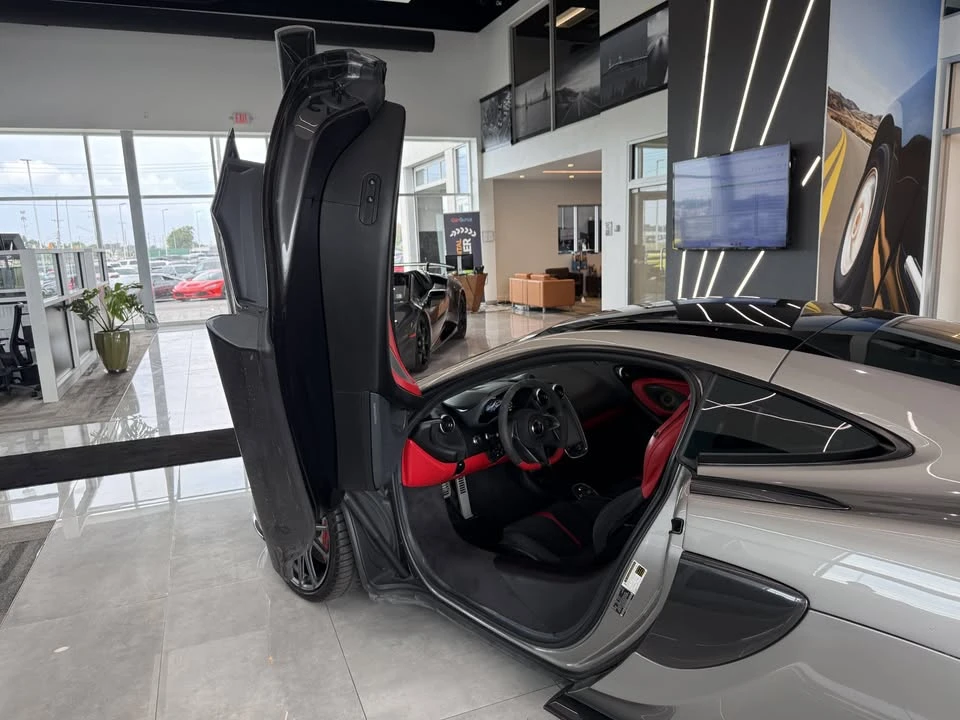 2017 McLaren 570GT - Image 9 of 20