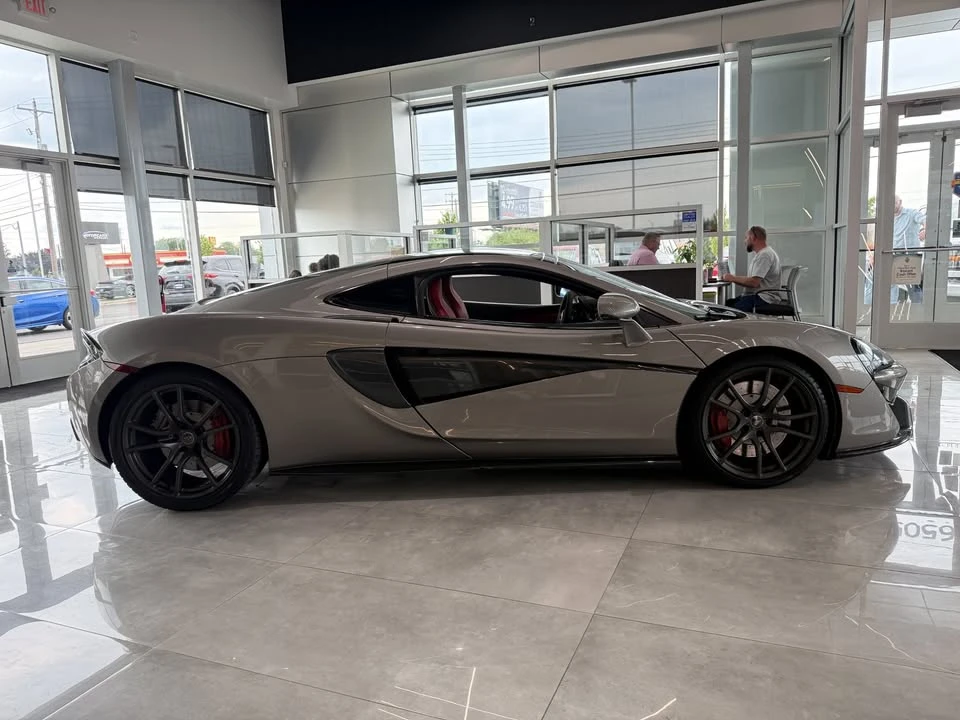 2017 McLaren 570GT - Image 8 of 20