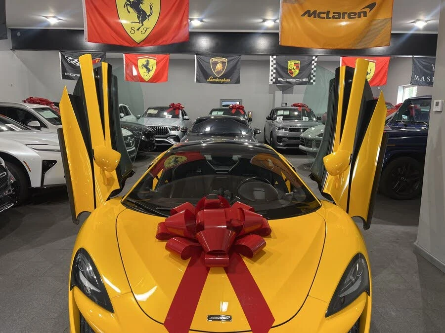 2017 McLaren 570GT - Image 10 of 31
