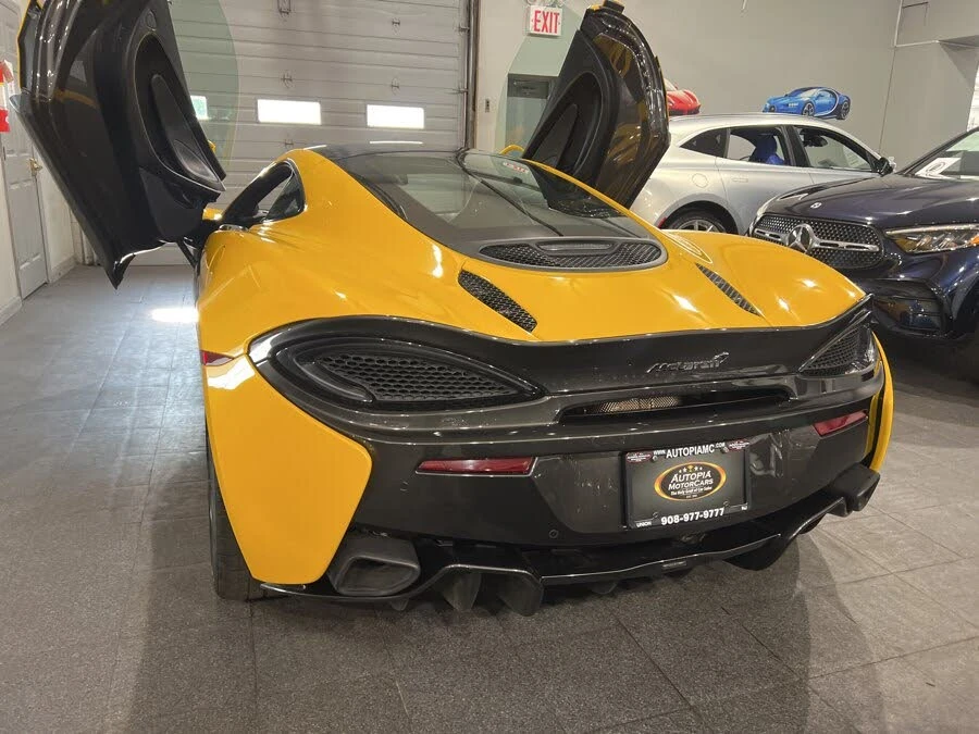 2017 McLaren 570GT - Image 4 of 31