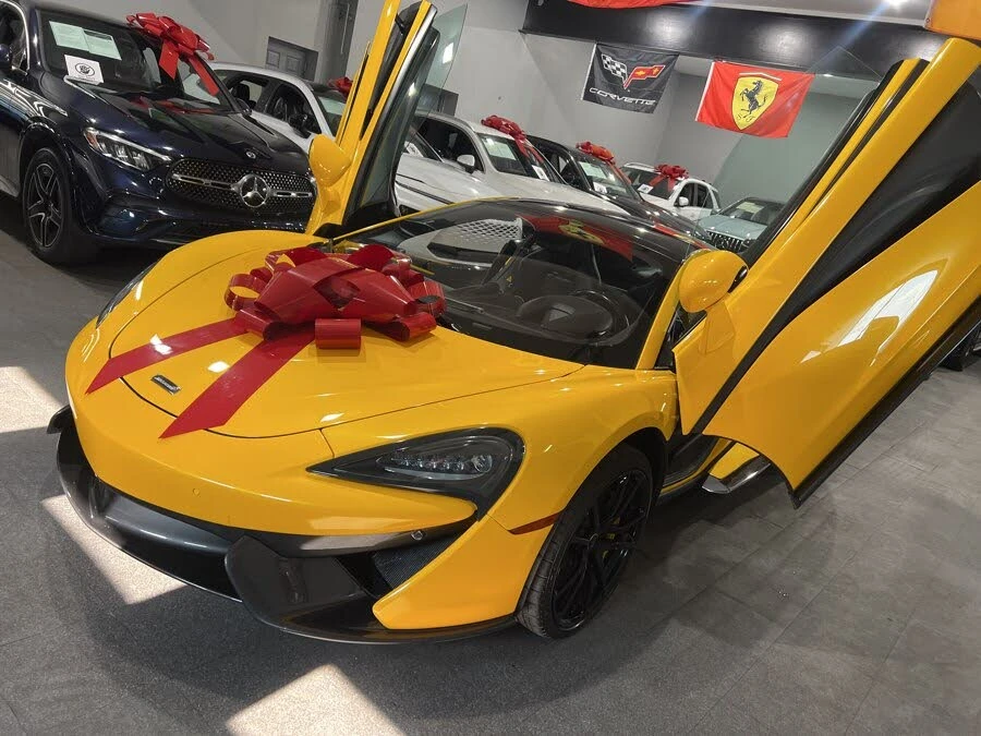 2017 McLaren 570GT - Image 2 of 31