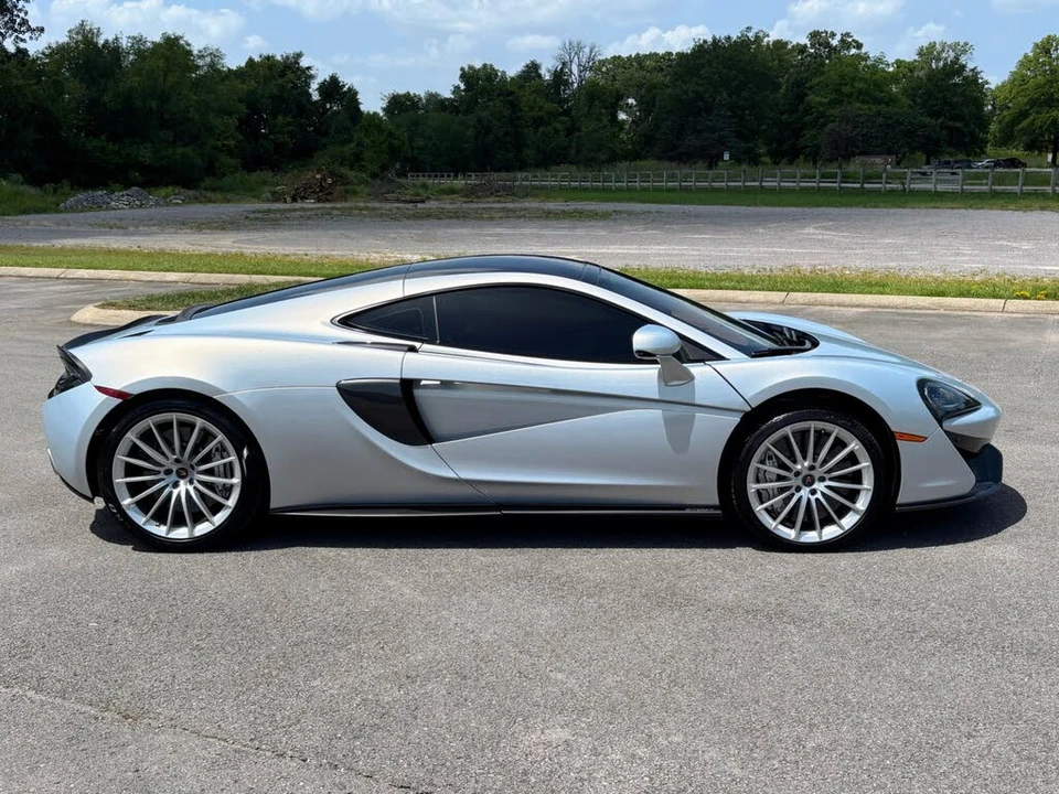 2017 McLaren 570GT - Image 16 of 31