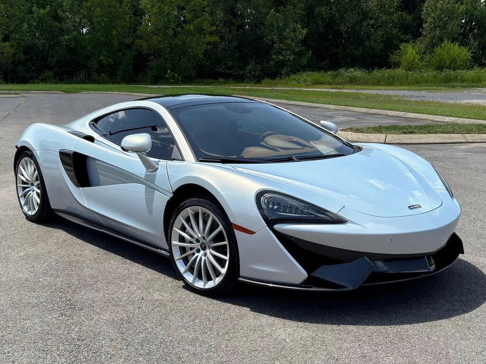 2017 McLaren 570GT - Image 13 of 31