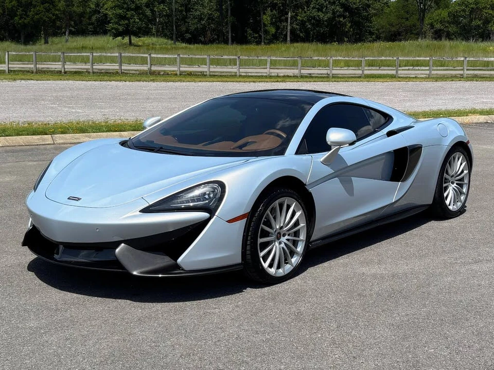 2017 McLaren 570GT - Image 10 of 31