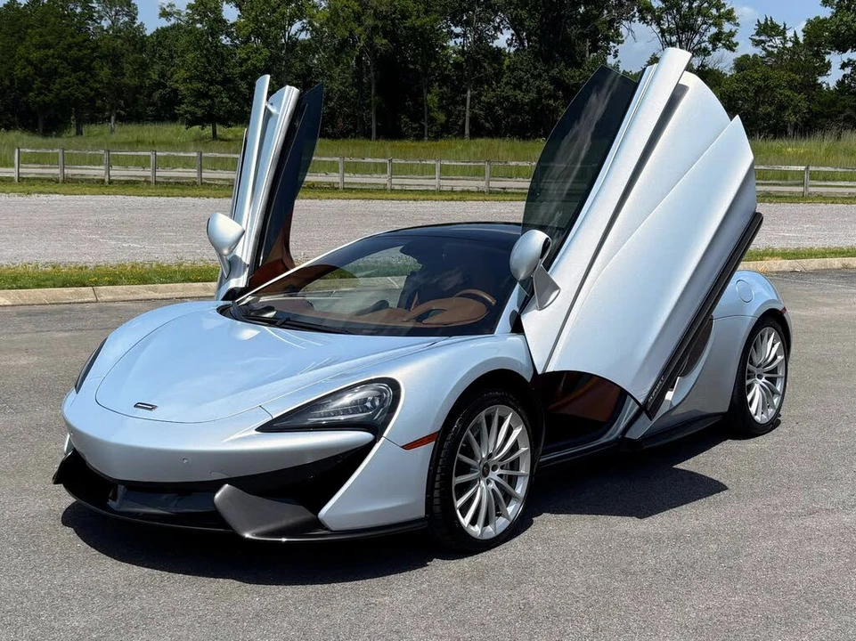 2017 McLaren 570GT - Image 2 of 31
