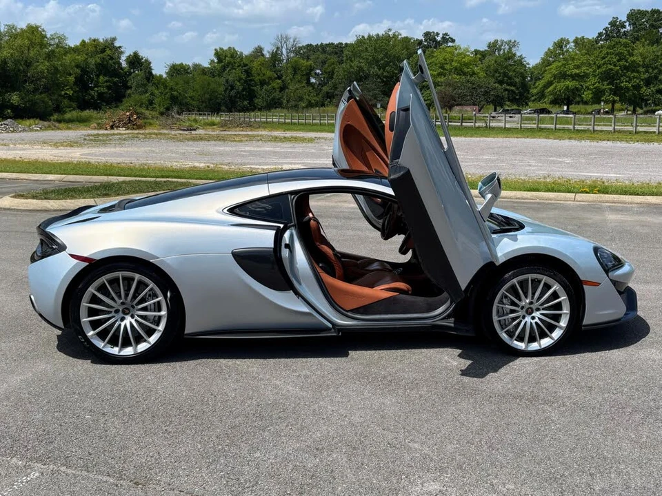 2017 McLaren 570GT - Image 7 of 31