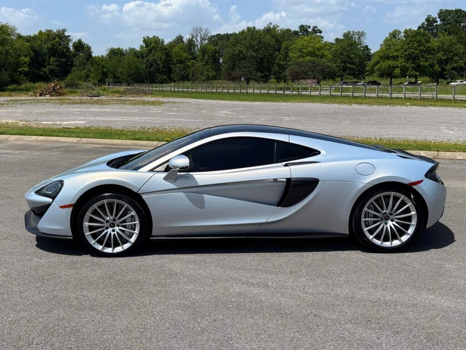 2017 McLaren 570GT - Image 9 of 31