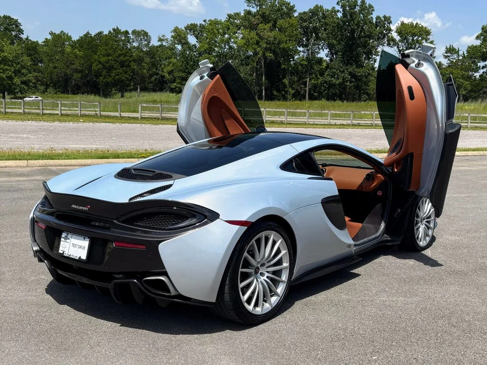 2017 McLaren 570GT - Image 3 of 31