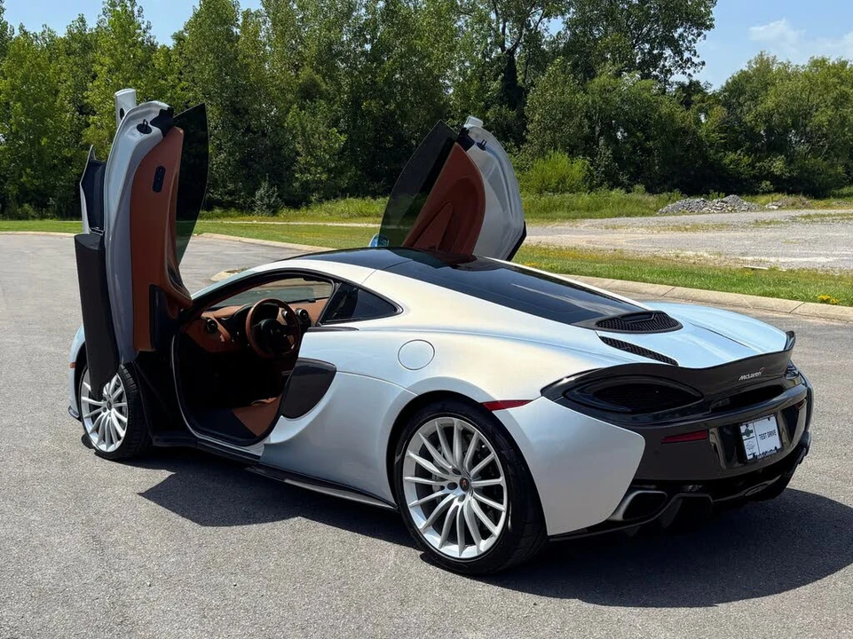 2017 McLaren 570GT - Image 4 of 31