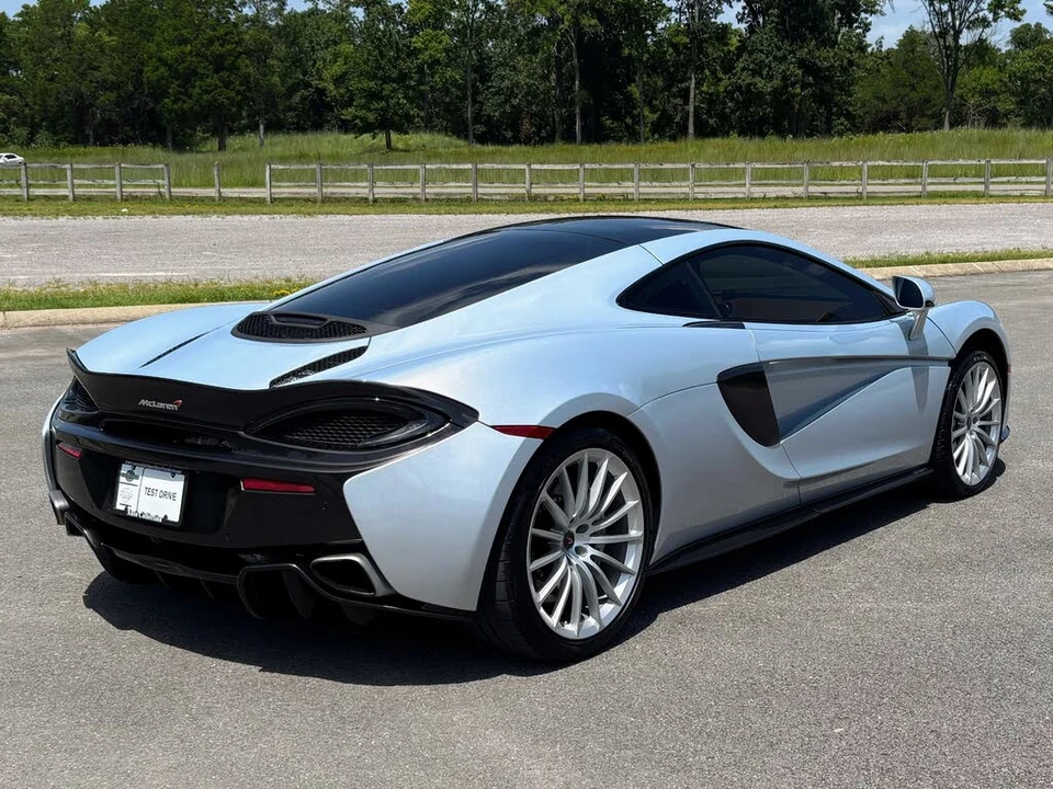 2017 McLaren 570GT - Image 14 of 31