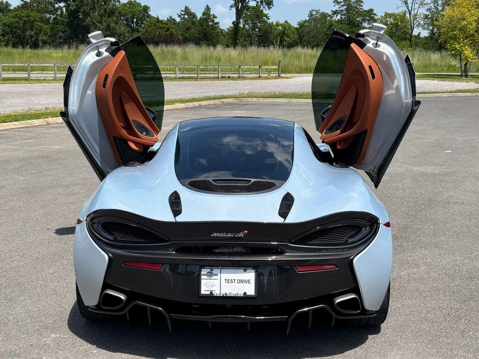 2017 McLaren 570GT - Image 6 of 31