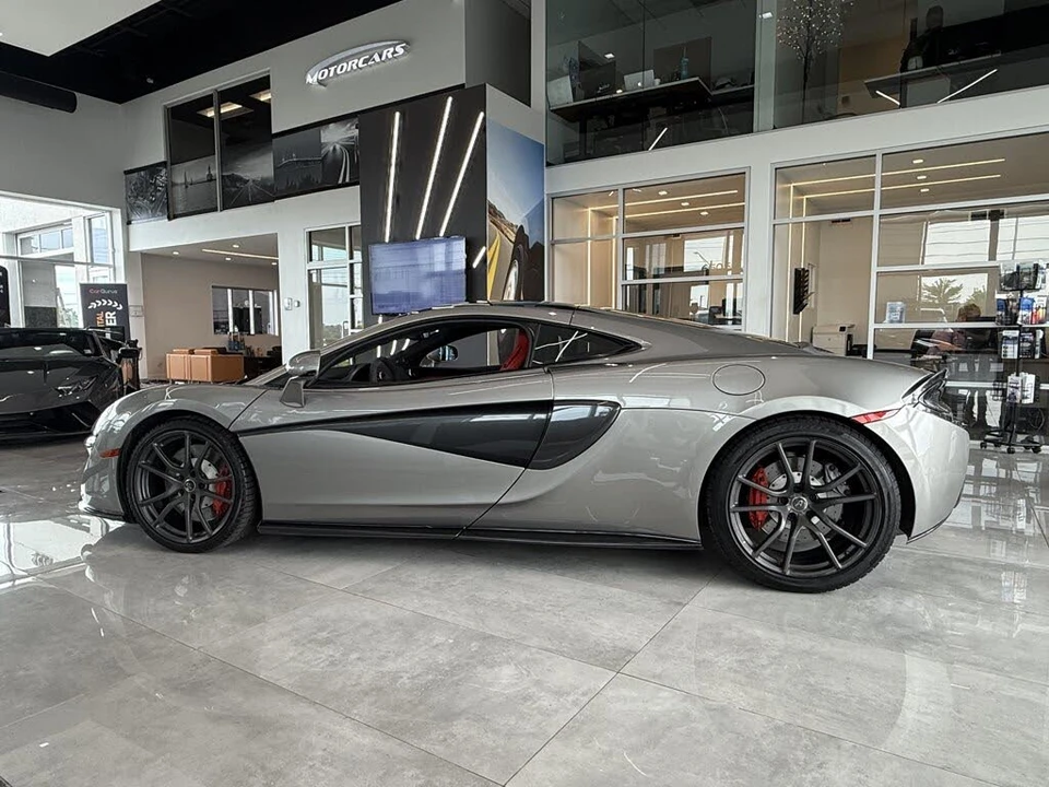 2017 McLaren 570GT - Image 4 of 31