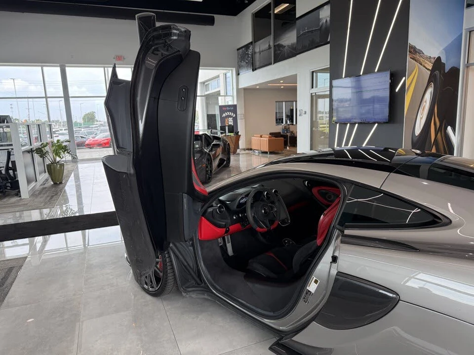 2017 McLaren 570GT - Image 10 of 31