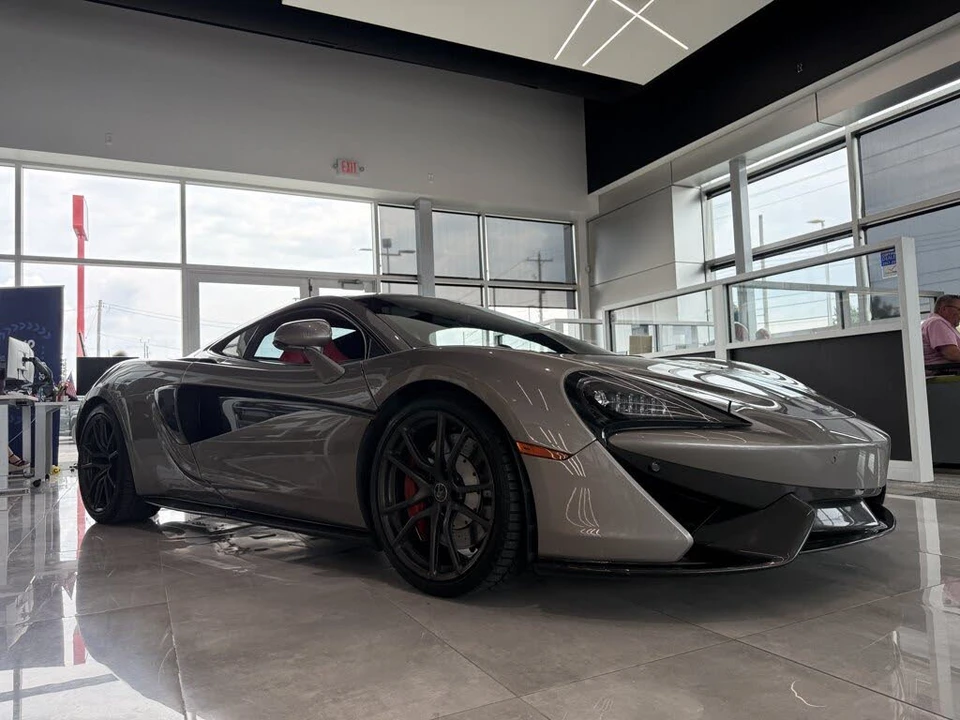 2017 McLaren 570GT - Image 9 of 31