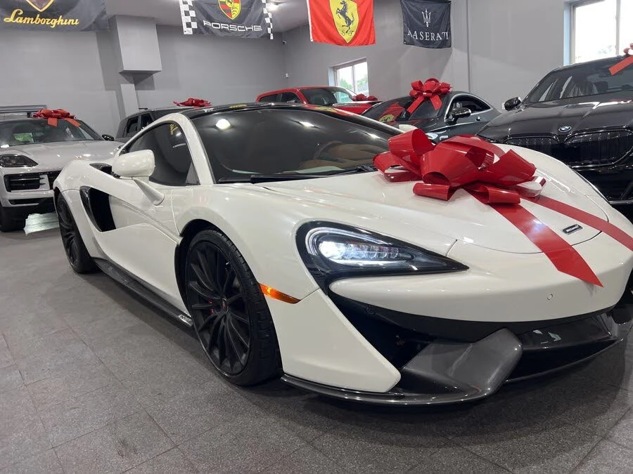 2017 McLaren 570GT - Image 25 of 28