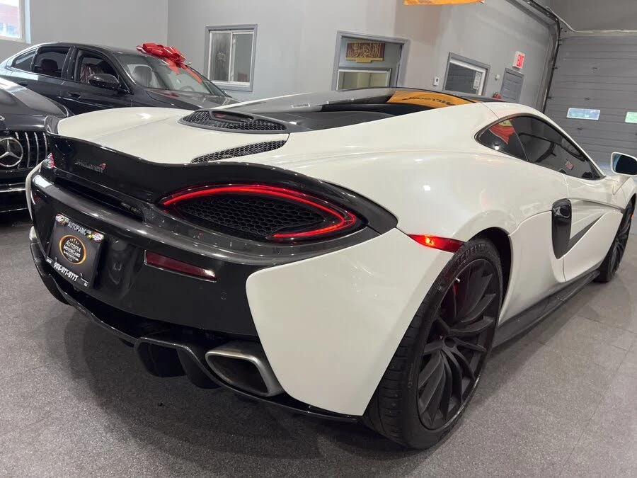 2017 McLaren 570GT - Image 27 of 28