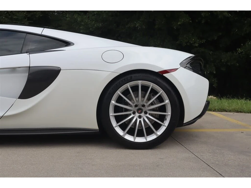 2017 McLaren 570GT - Image 6 of 26