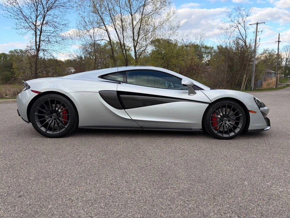 2017 McLaren 570GT - Image 10 of 31
