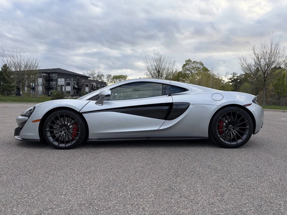 2017 McLaren 570GT - Image 5 of 31