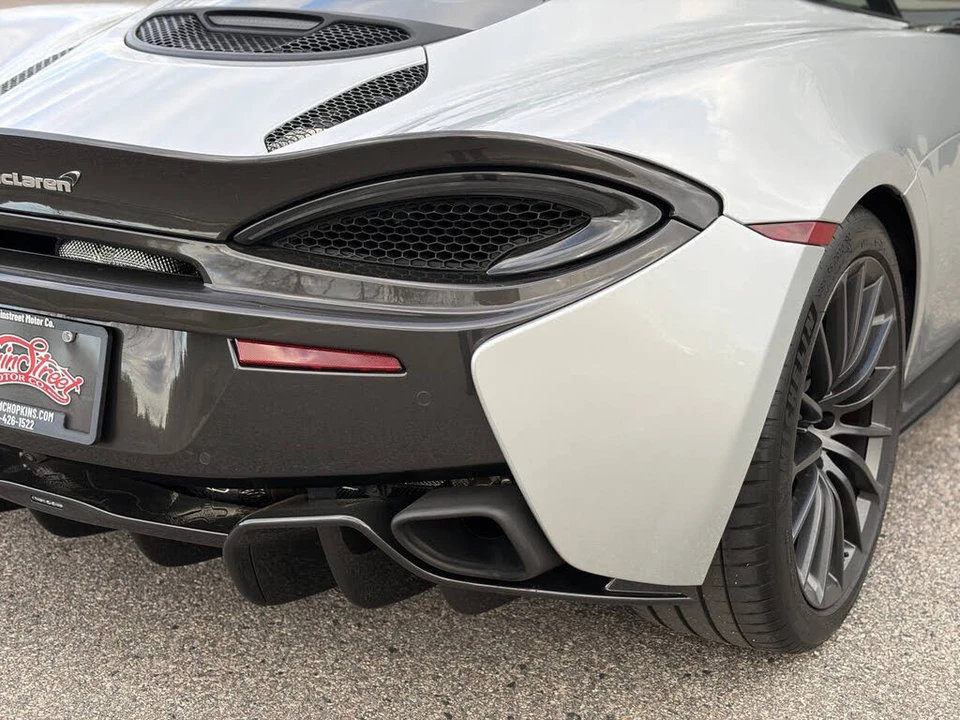 2017 McLaren 570GT - Image 17 of 31
