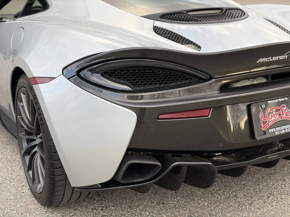 2017 McLaren 570GT - Image 15 of 31