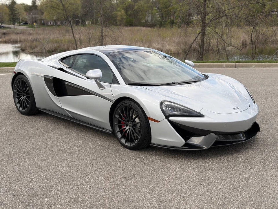 2017 McLaren 570GT - Image 2 of 31