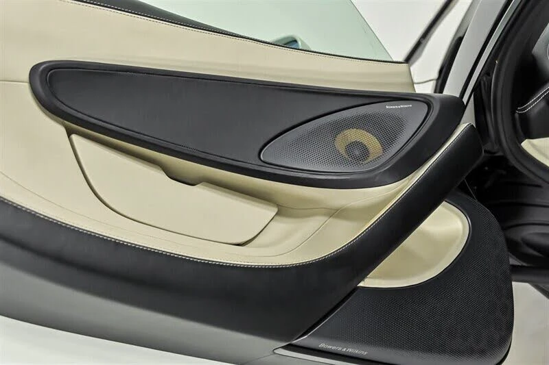 2017 McLaren 570GT - Image 16 of 31