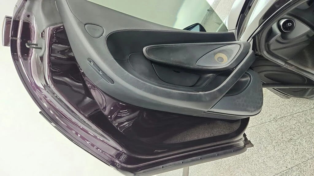 2017 McLaren 570GT - Image 31 of 31
