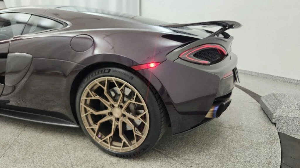 2017 McLaren 570GT - Image 17 of 31