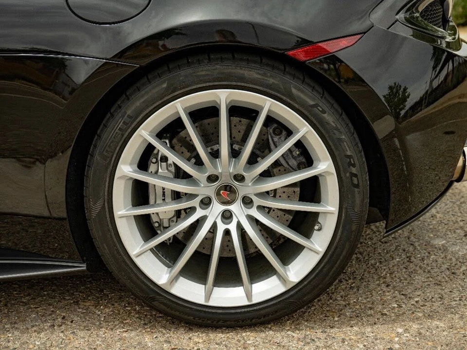 2017 McLaren 570GT - Image 24 of 31