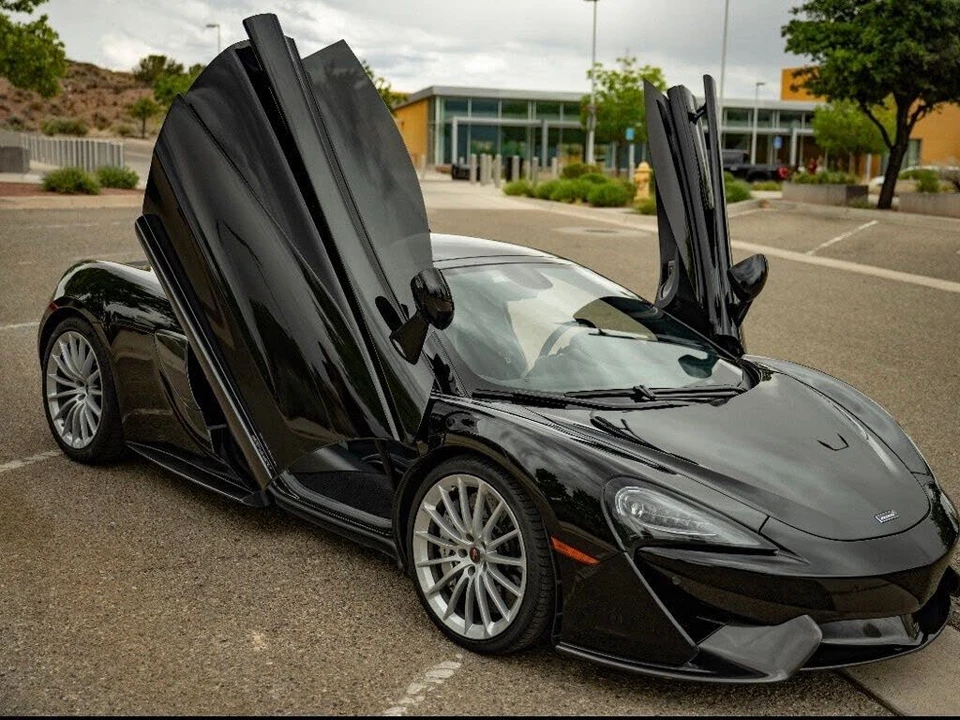 2017 McLaren 570GT - Image 14 of 31
