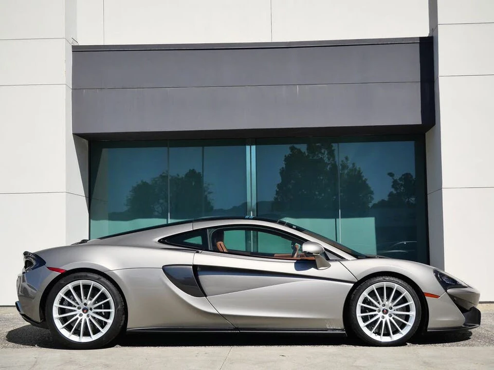 2017 McLaren 570GT - Image 3 of 29