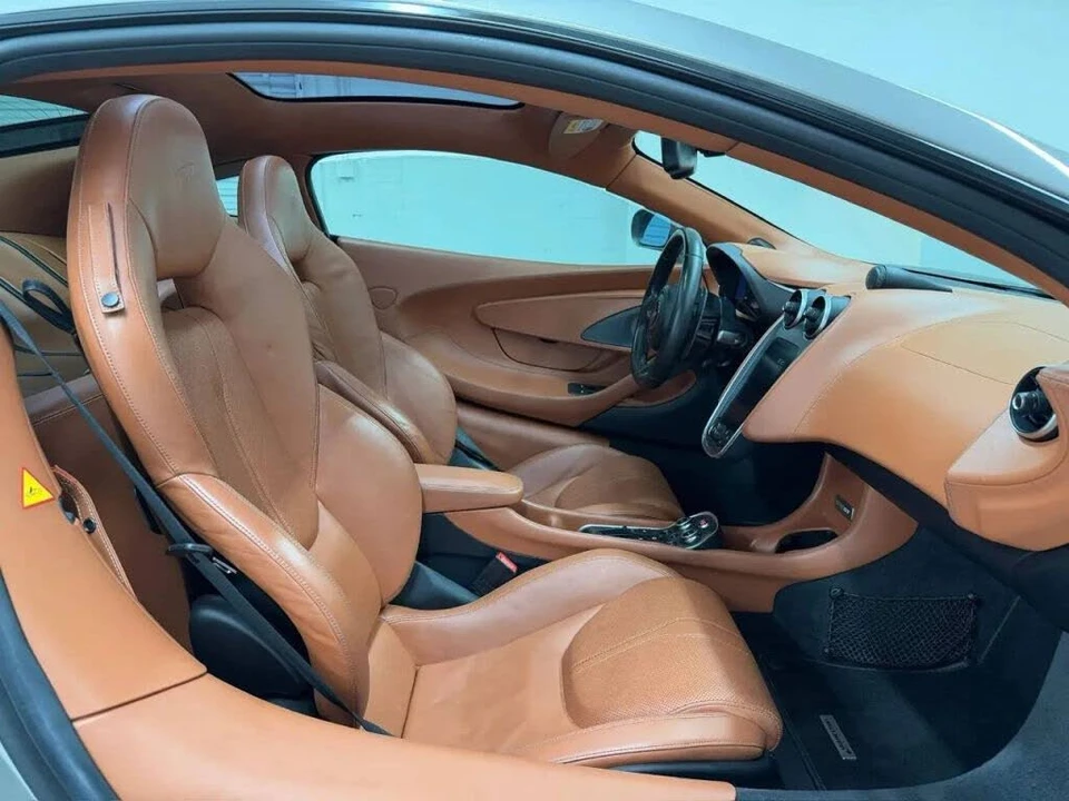 2017 McLaren 570GT - Image 10 of 31