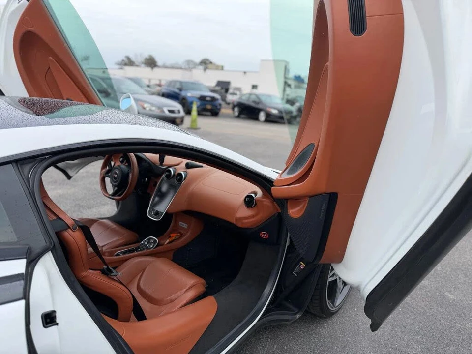 2017 McLaren 570GT - Image 17 of 31
