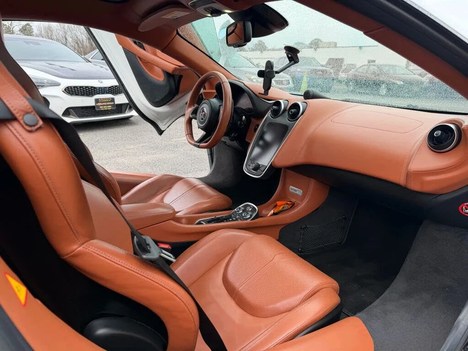 2017 McLaren 570GT - Image 19 of 31