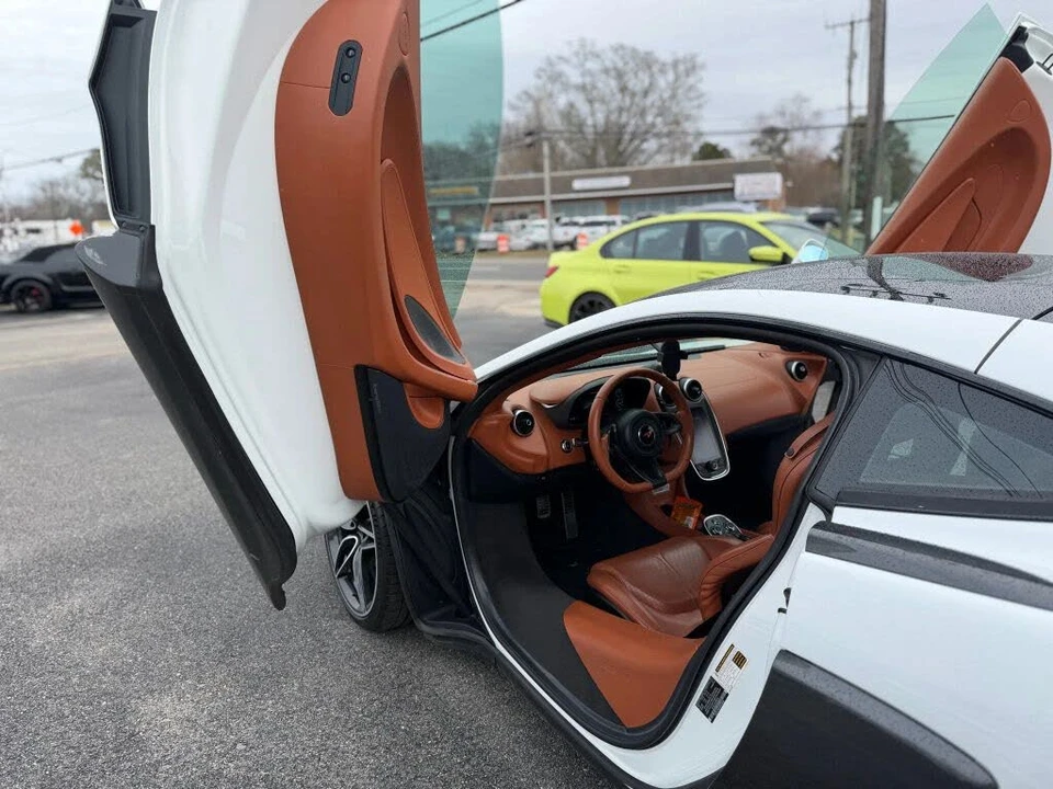 2017 McLaren 570GT - Image 16 of 31