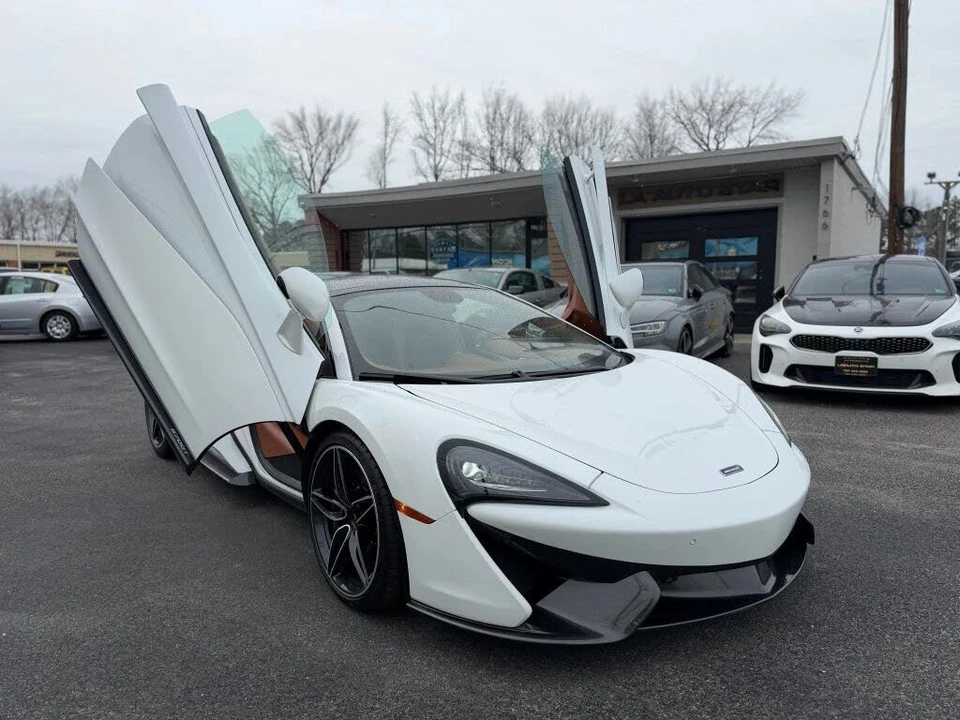2017 McLaren 570GT - Image 10 of 31