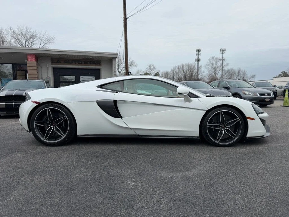 2017 McLaren 570GT - Image 2 of 31