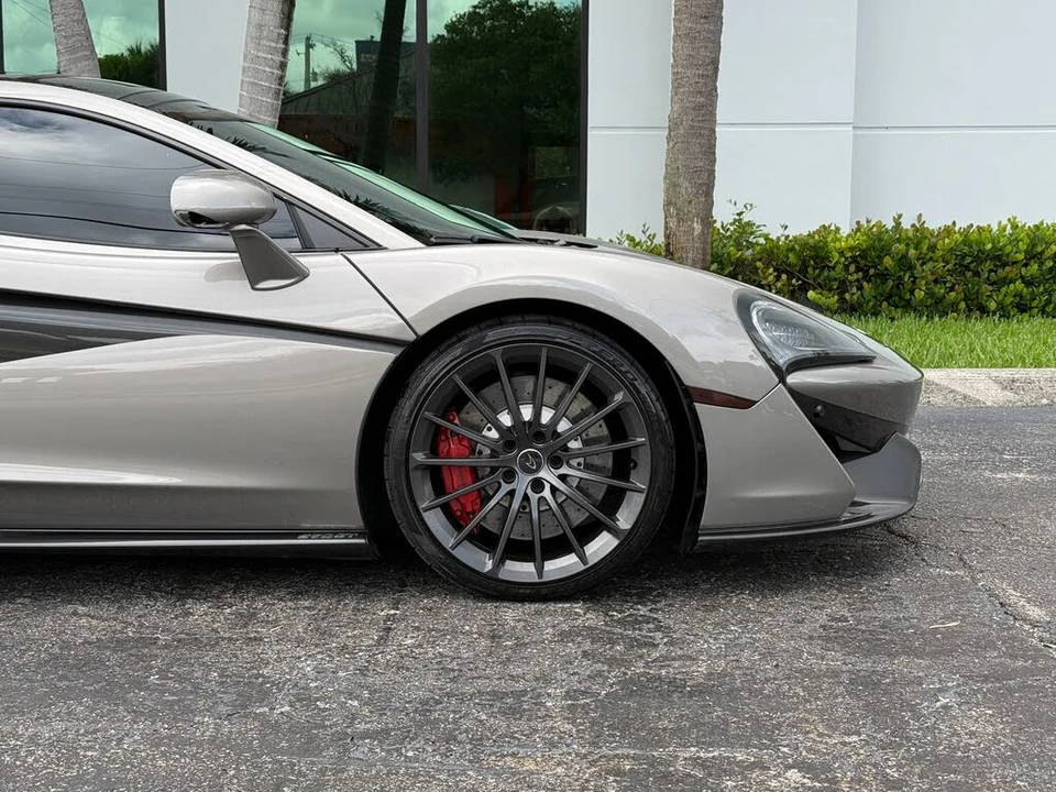 2017 McLaren 570GT - Image 3 of 31